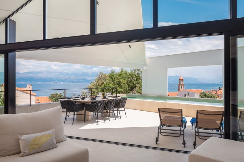 Why Hiring a Real Estate Agency Is a Smart Move: Benefits of Working with Croatia Property Service