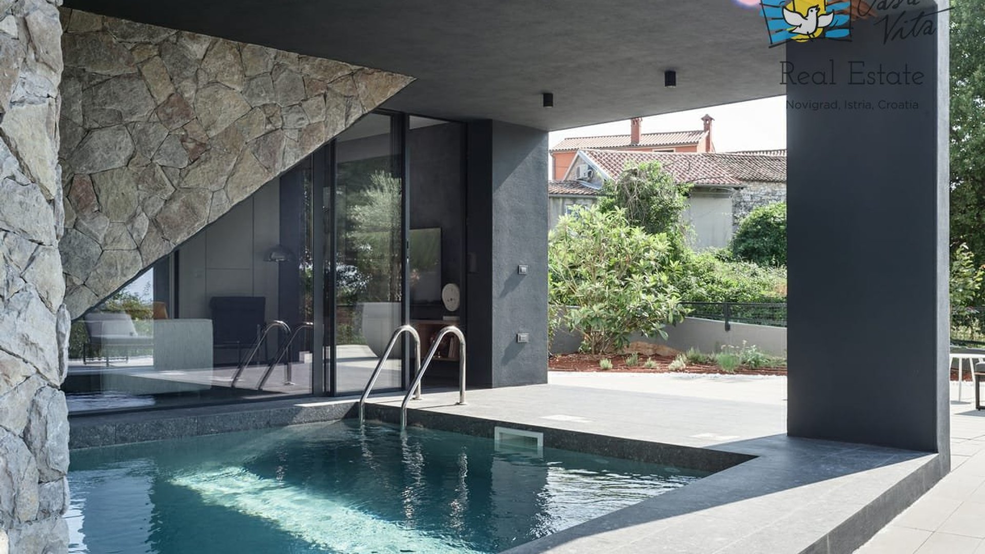 Mit dem Kauf einer Immobilie mit Pool kann man nichts schief machen