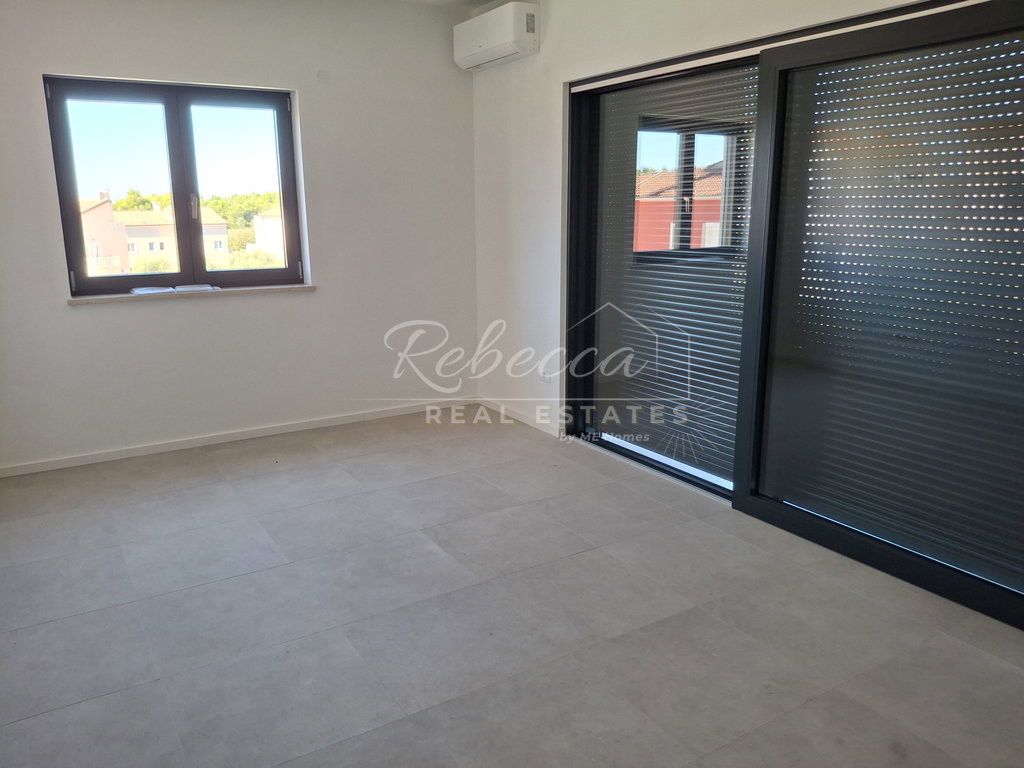 Wohnung im Neubau, 2 Zimmer, Parkplatz, 600 m vom Meer, Premantura