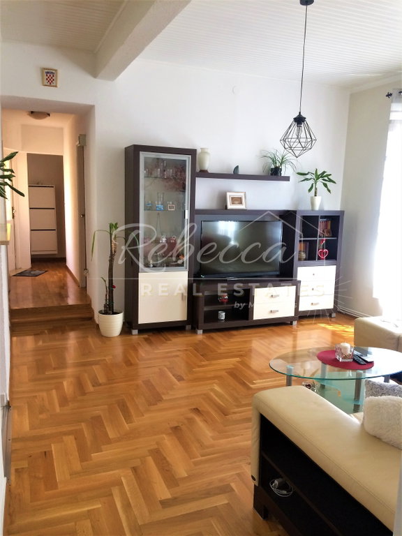 4,5 vani, 135 m², Pula (Pola)