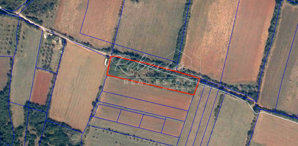 Poľnohospodárska plocha, 811 m², Pula (Pola)