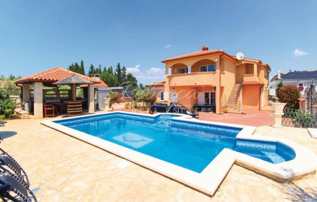 Többlakásos épület, 260 m², Pula (Pola)