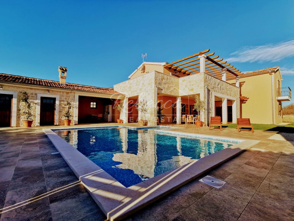 Villa, 350 m², Svetvinčenat