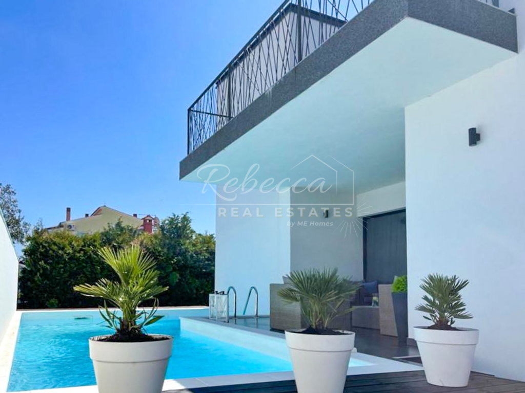 Villa, 255 m², Pula (Pola)