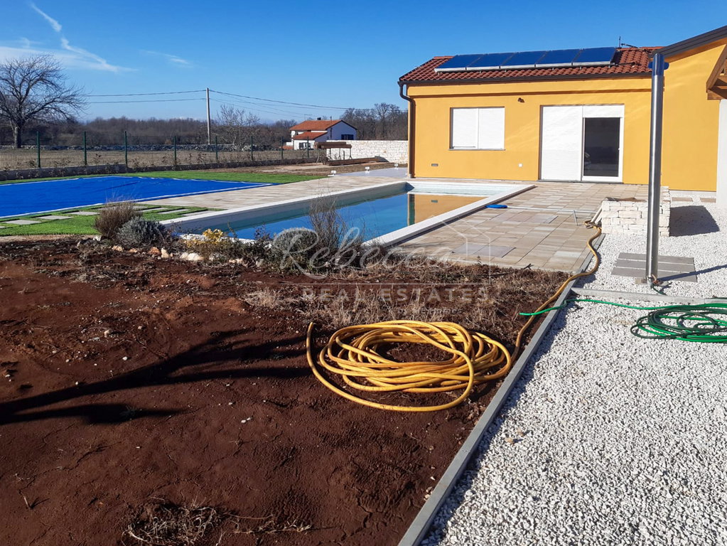 Detached house with pool