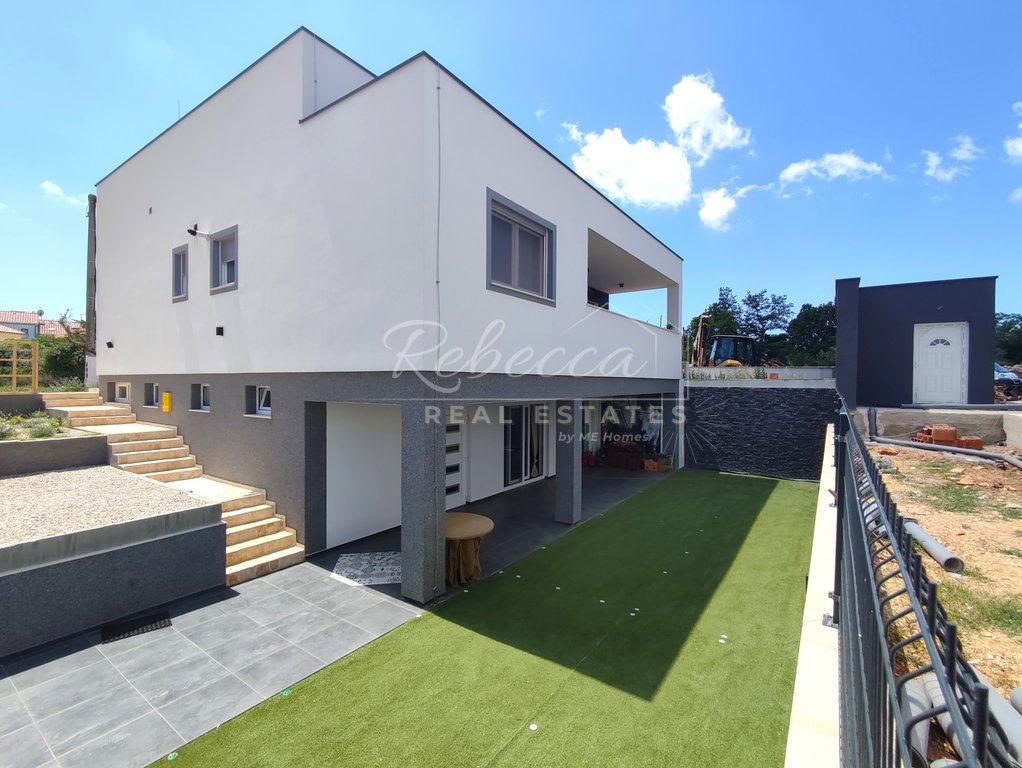 ISTRIA, VODNJAN: MODERN HOUSE WITH TAVERN, GARDEN 1540 m2