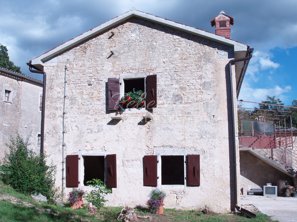 ISTRA, LINDAR: STARA ISTARSKA KAMENA KUĆA U NIZU