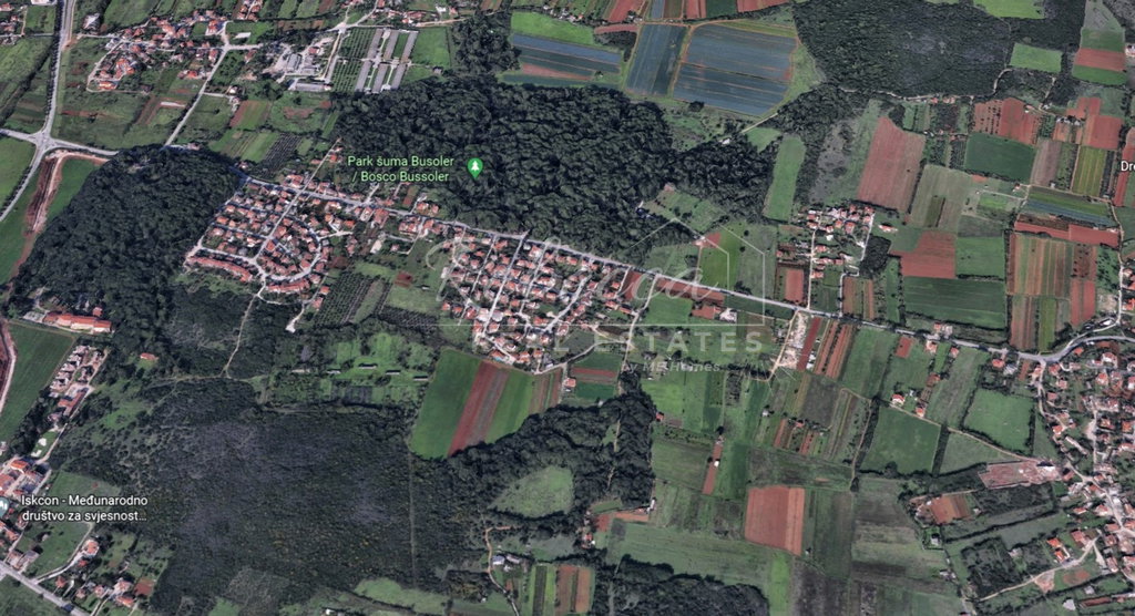 Mezőgazdasági terület, 3.047 m², Pula (Pola)