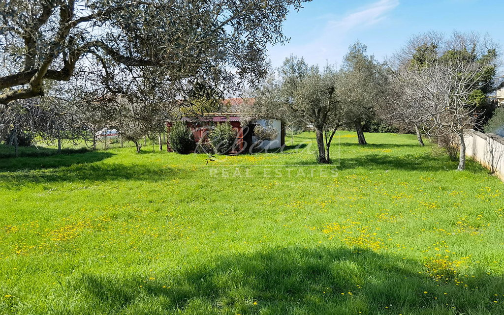 Medolino, terreno edificabile 1895 m2