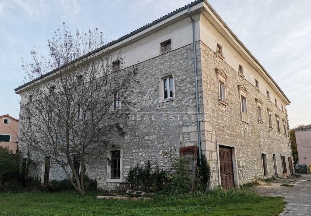 Samostatne stojaci, 1.700 m², Svetvinčenat