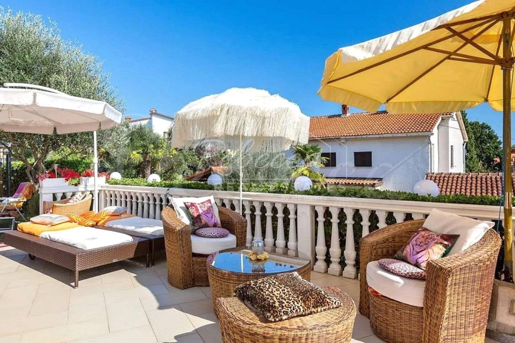 Premantura, Apartmenthaus mit Pool