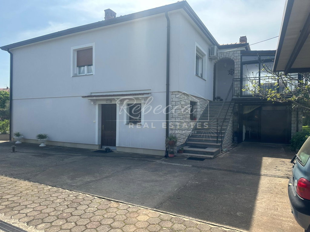 UMAG, EINFAMILIENHAUS MIT VIER WOHNUNGEN