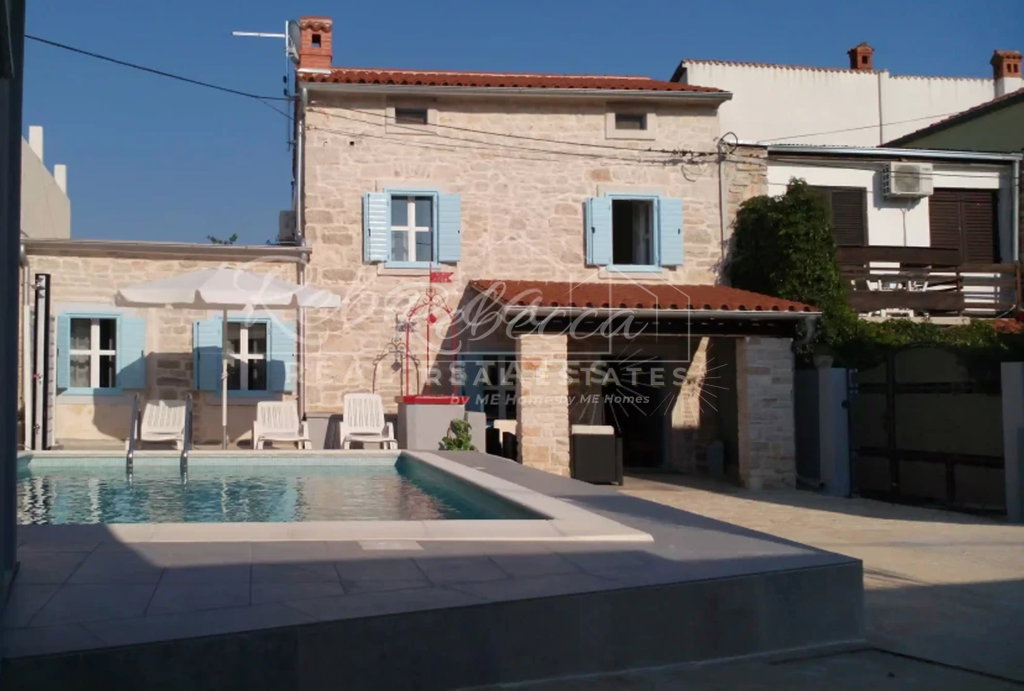 Renoviertes istrisches Steinhaus 200 m2 mit Pool