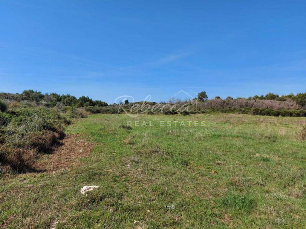 Terreno edificabile, 1.350 m², Sveti Lovreč