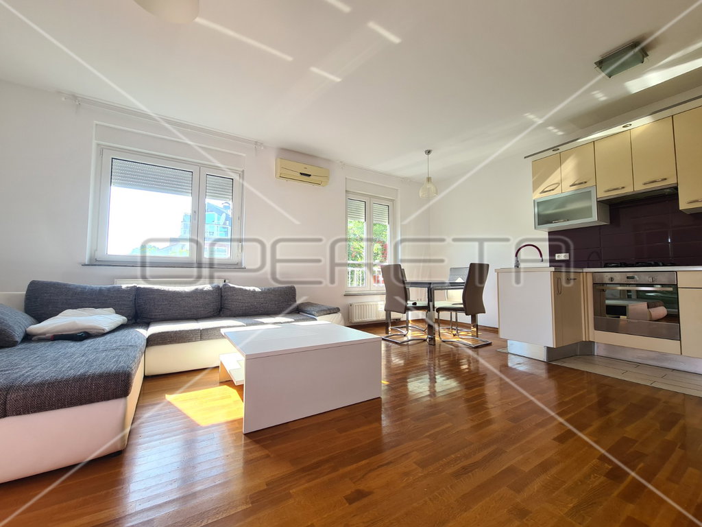 OPERETA 377029