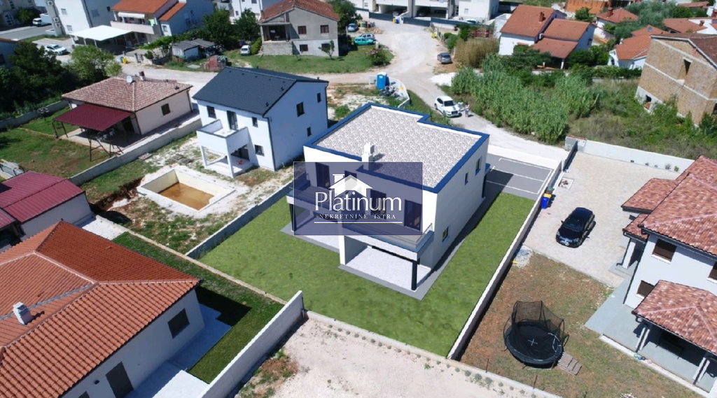 ISTRA PULA OKOLICA DVOJNA HIŠA 3 SOBE, DVORIŠČE TOP