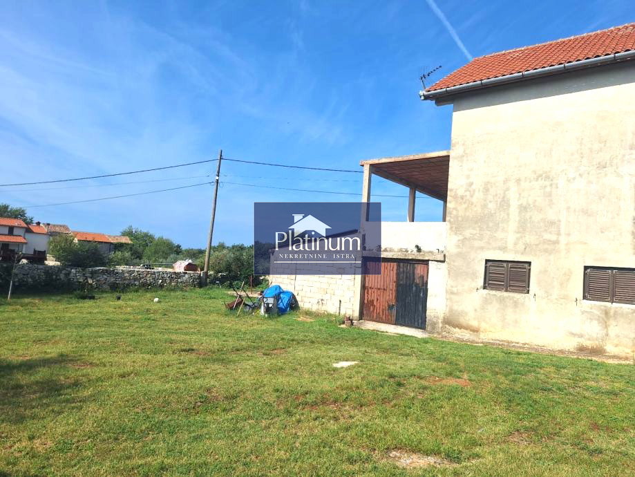 Istra, Juršići, hiša 180 m² na parceli 2.700 m², velik potencial