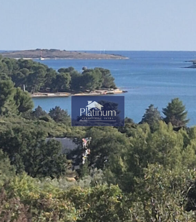 Istra, Pomer, poljoprivredno zemljište s pogledom na more Istra, Pomer, poljoprivredno zemljište s pogledom na more