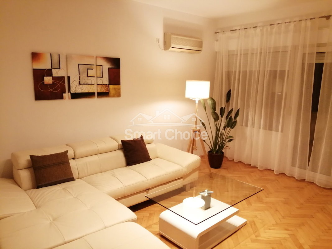 img-2c835524ede184e6552331bfdf1fc5dd-v
