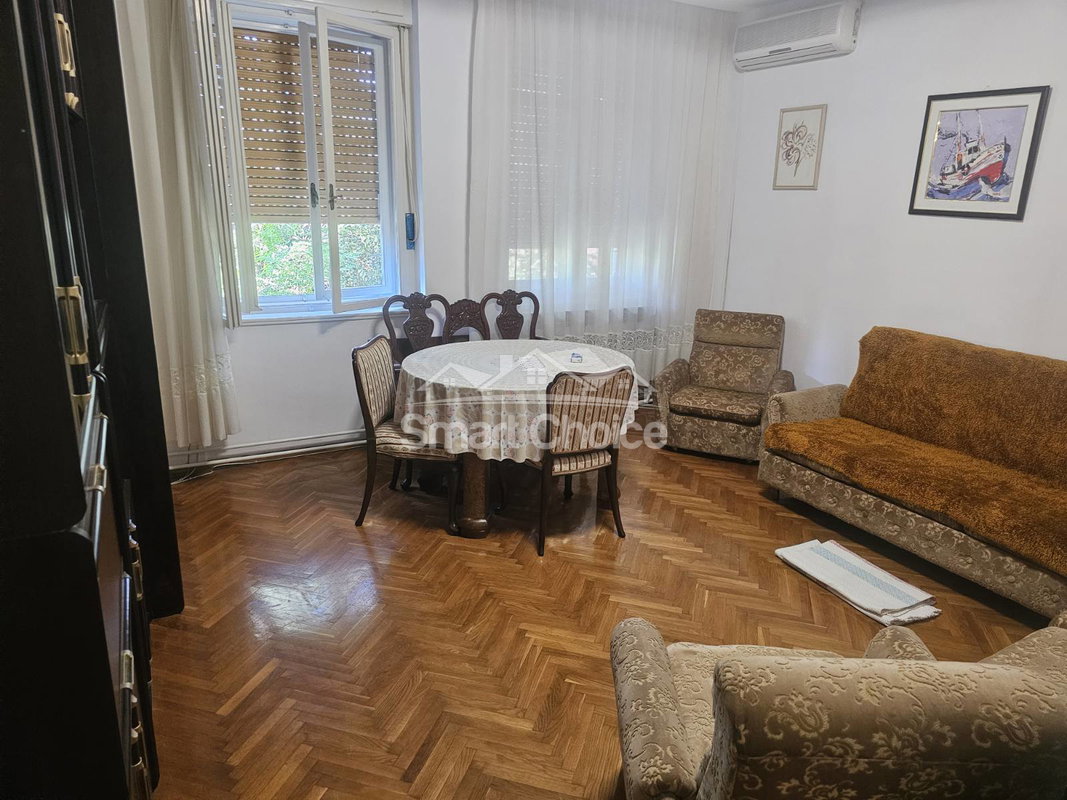 img-8a776edb26be4dbc5bb1363d3eae5ab1-v