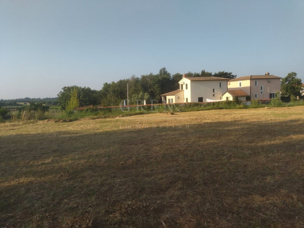 Građevinsko zemljište 4,5 km od mora, 1280 m2