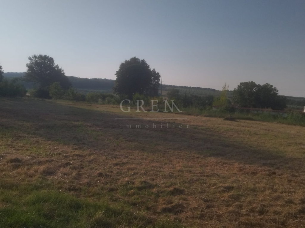 Građevinsko zemljište 4,5 km od mora, 1280 m2