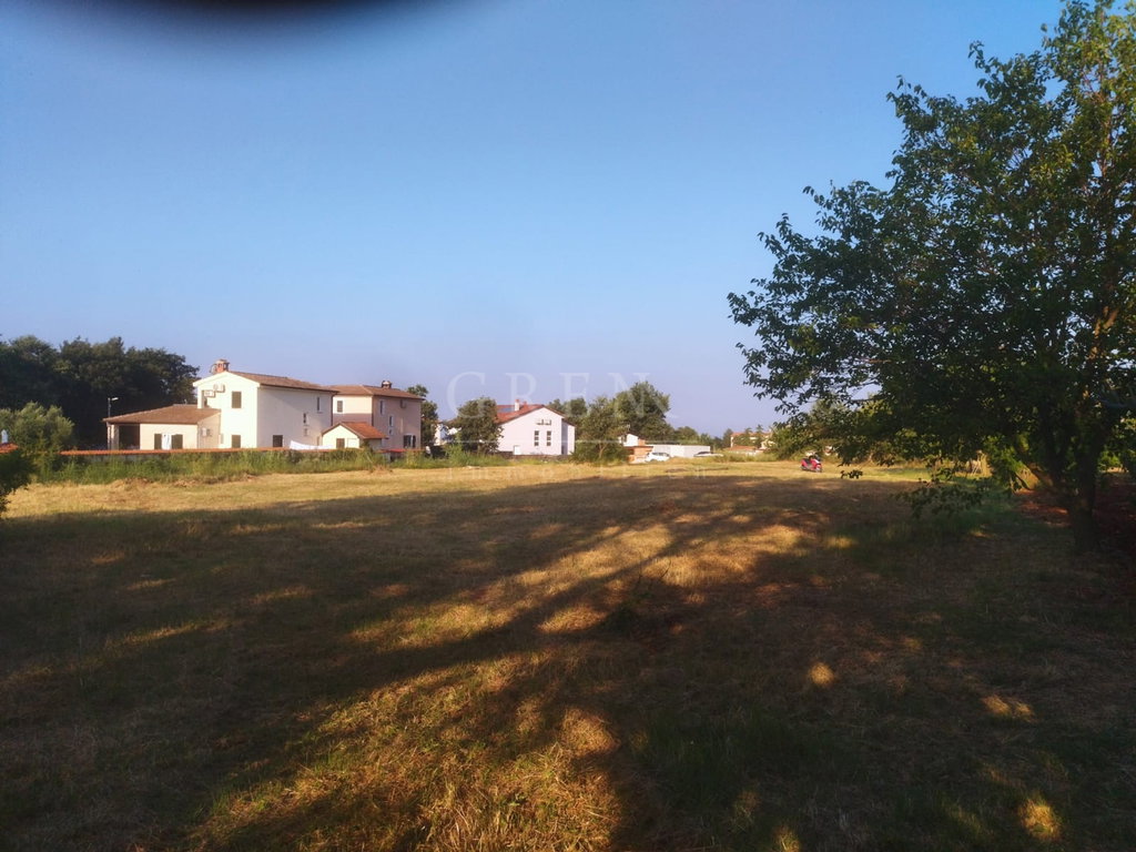 Građevinsko zemljište 4,5 km od mora, 1280 m2