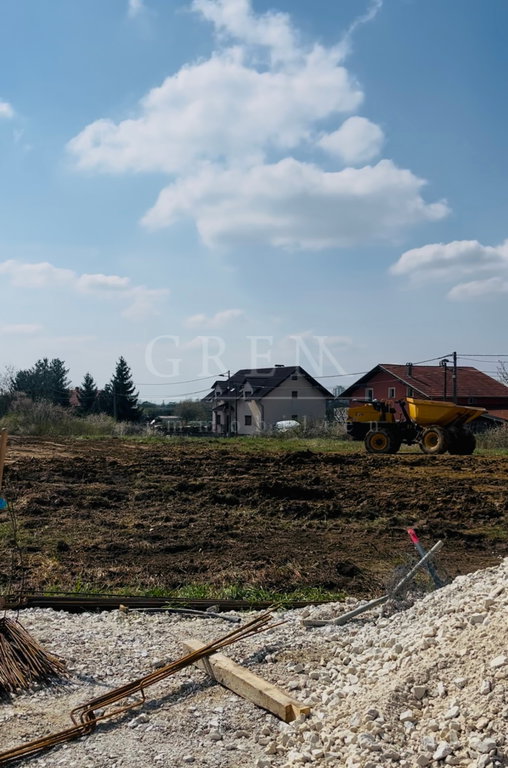 GORNJA DUBRAVA, GRAĐEVINSKO ZEMLJIŠTE, 4612 m2, M1 ZONA
