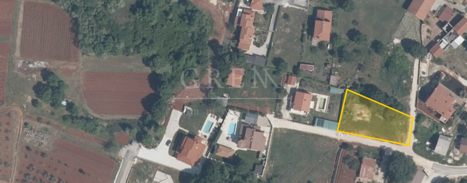 Građevinsko zemljište udaljeno 7 km. od mora i Poreča