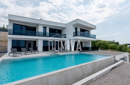 Vila sa bazenom novogradnja