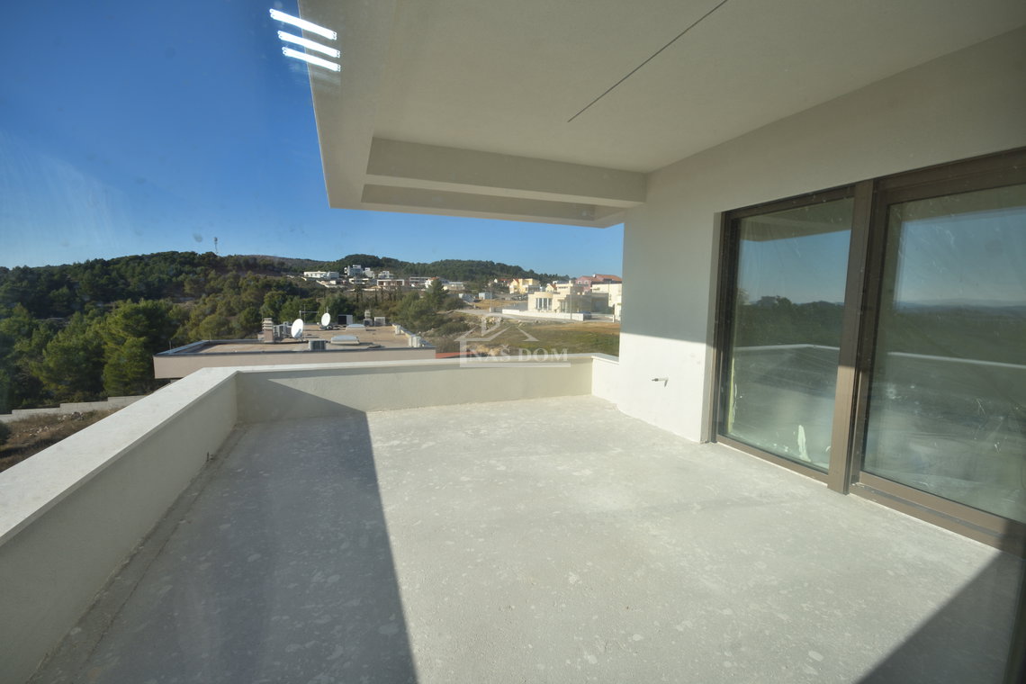 Vodice - Luksuzni stan S10 s tri spavaće sobe, lift, pogled na more, drugi kat
