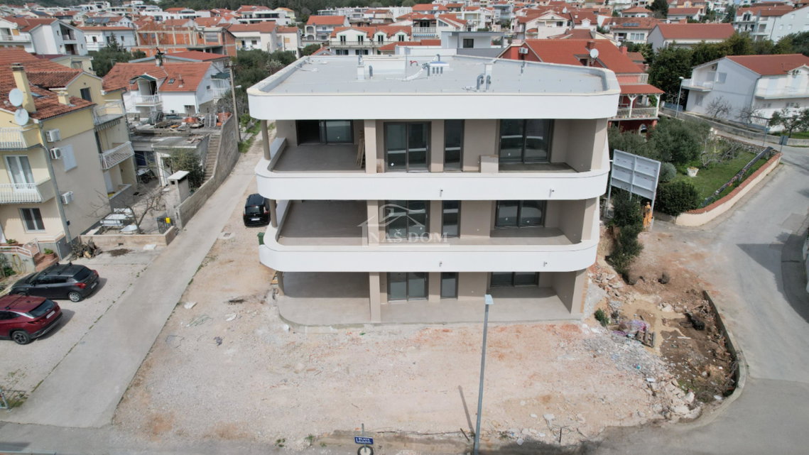 vodice nekretnine stan s liftom i pogledom na more