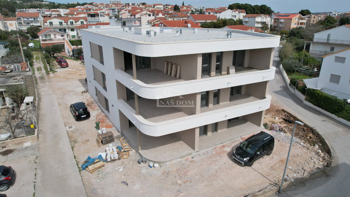 vodice nekretnine stan s liftom i pogledom na more