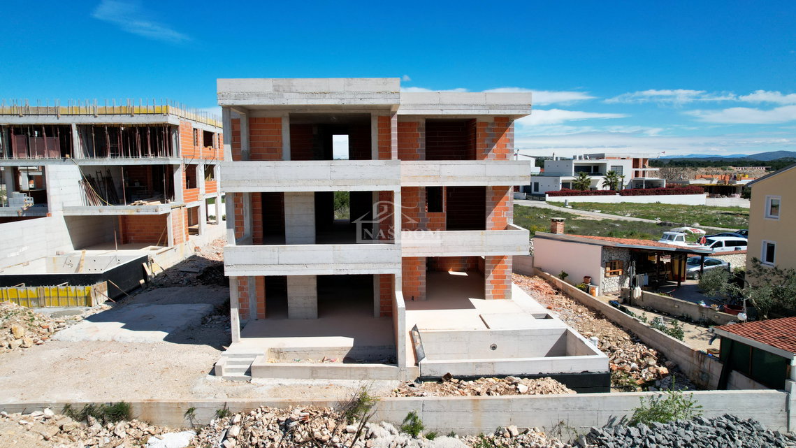 stan S1 Vodice novogradnja prizemlje s vrtom pogled more