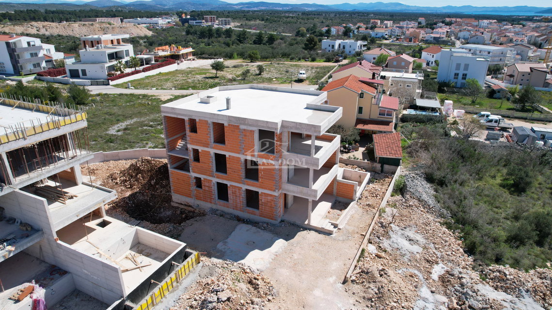 stan S1 Vodice novogradnja prizemlje s vrtom pogled more