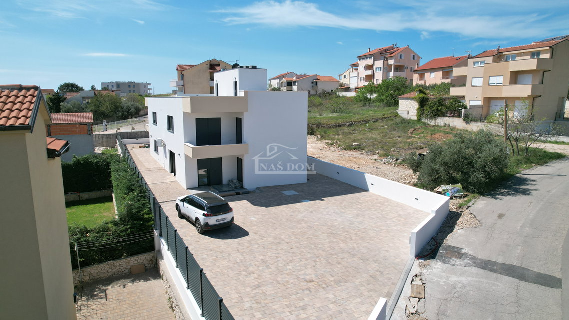 Vodice - Stan S4 s krovnom terasom, panoramski pogled na more