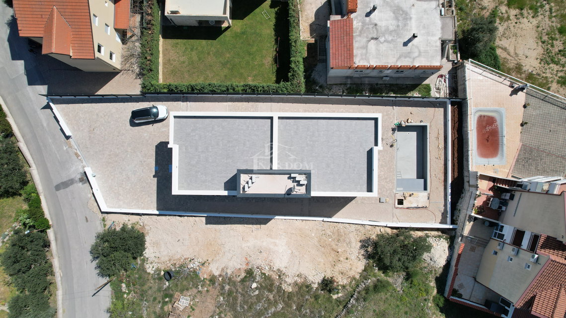 Vodice - Stan S3 na prvom katu s krovnom terasom, pogled na more