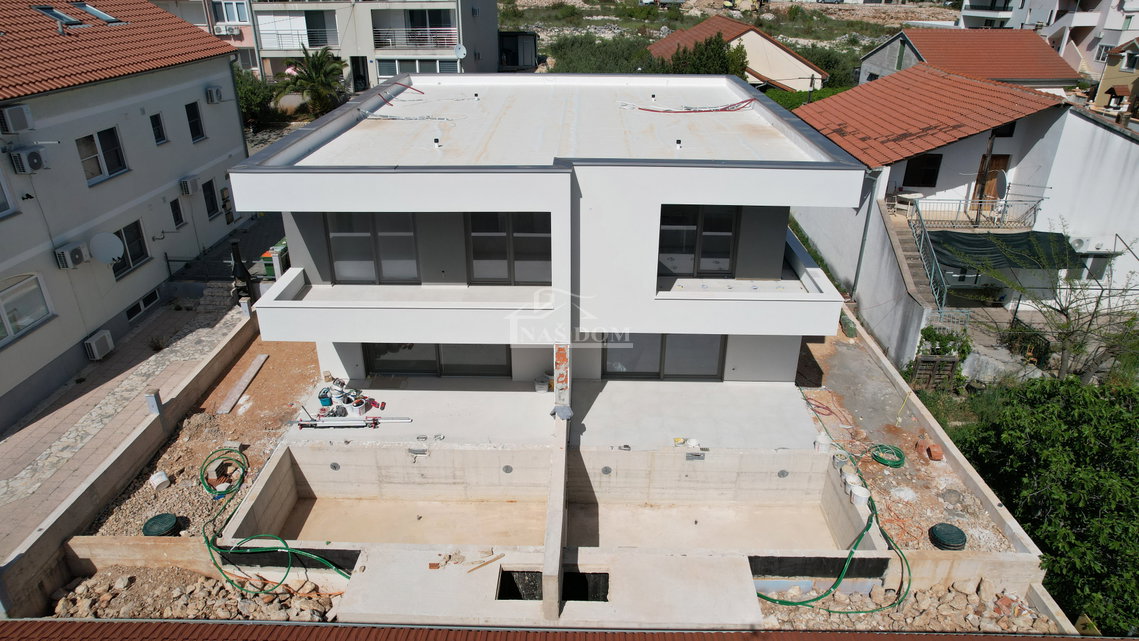 Vodice - Luksuzna dvojna kuća S2 na mirnoj lokaciji - novogradnja