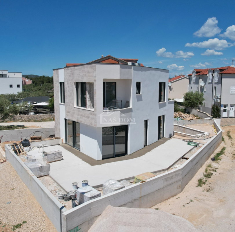 Srima - Luksuzna vila na super lokaciji, samo 200m od plaže