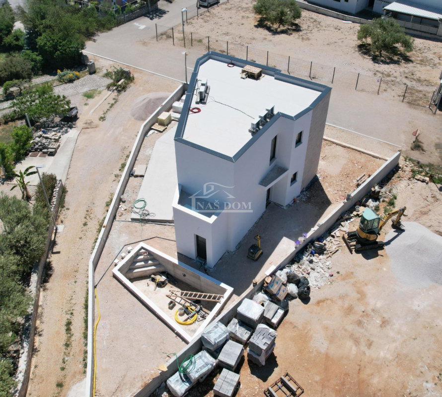 Srima - Luksuzna vila na super lokaciji, samo 200m od plaže