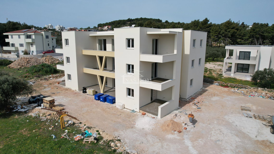 Vodice - Stan S7 na drugom katu, s pogledom na more