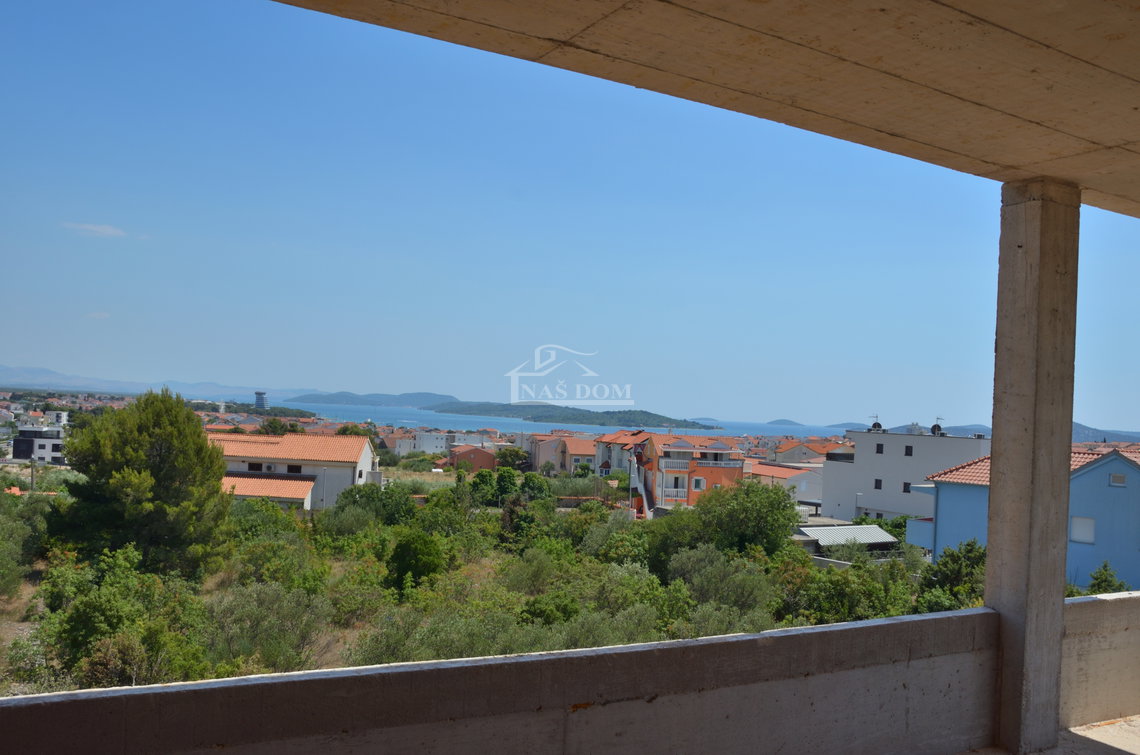 nekretnine vodice, stan s7 s pogledom na more i grad