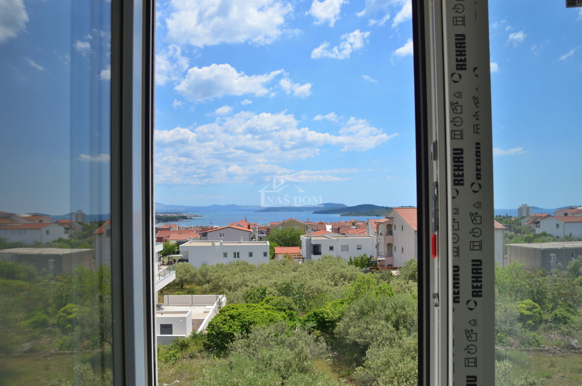 Vodice - Stan S7 na drugom katu, s pogledom na more