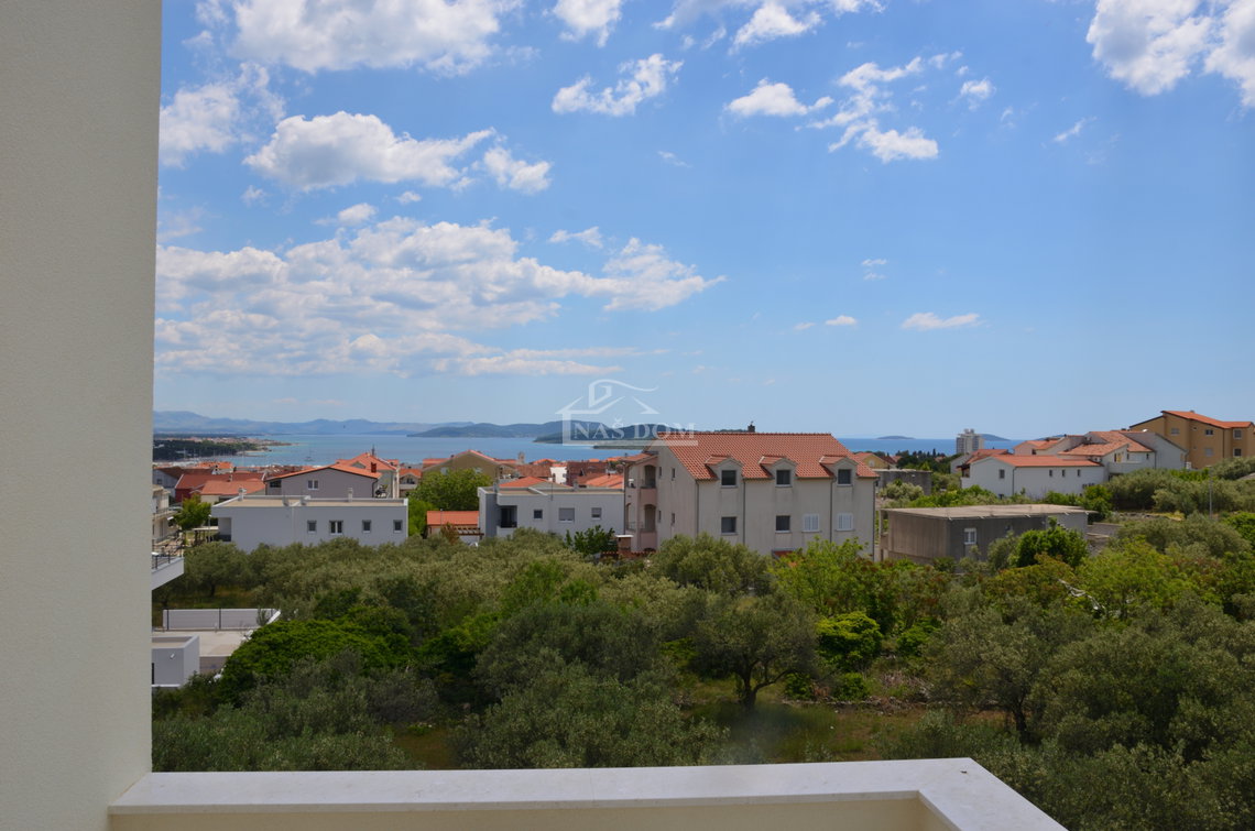 Vodice - Stan S7 na drugom katu, s pogledom na more