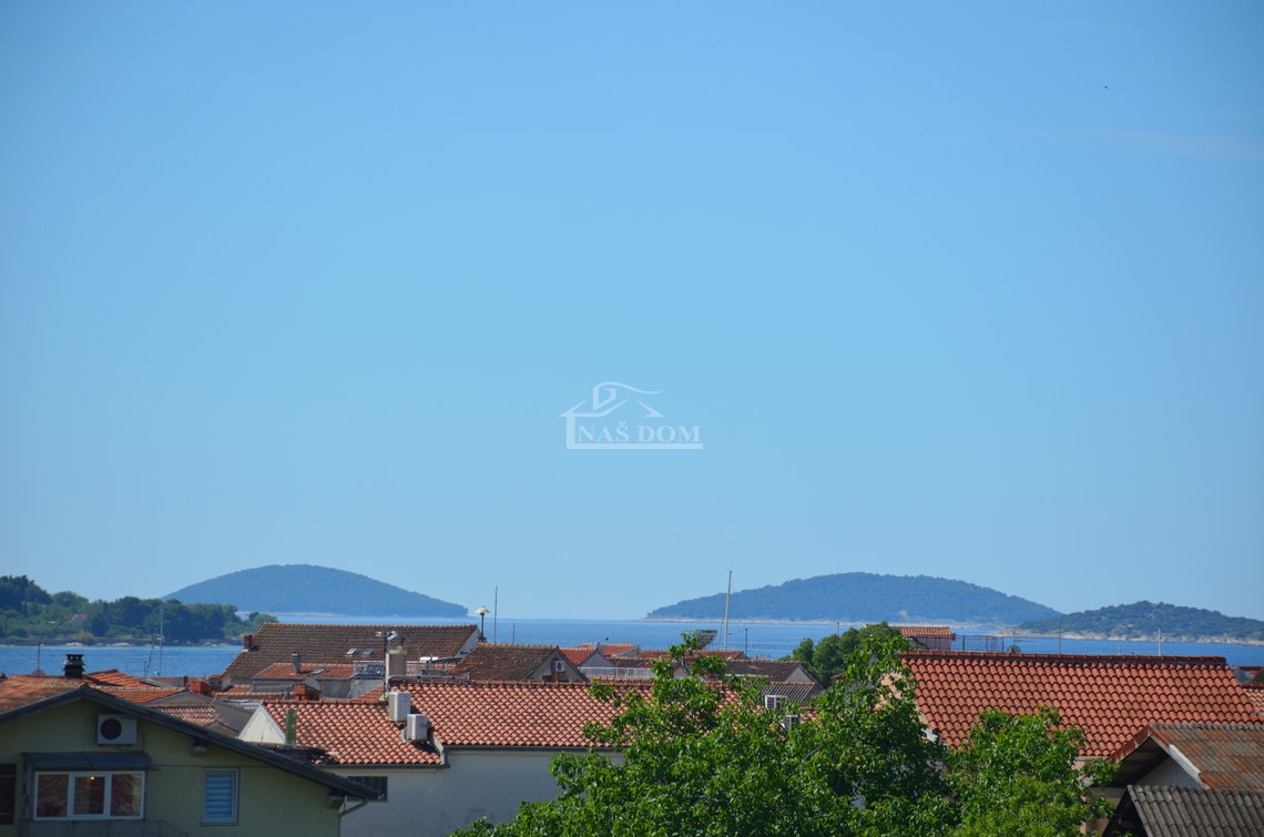 Penthouse u širem centru Vodica – moderna novogradnja s liftom
