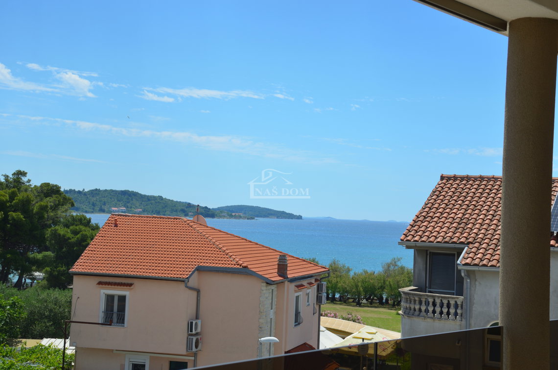 vodice nekretnine stan s liftom i pogledom na more