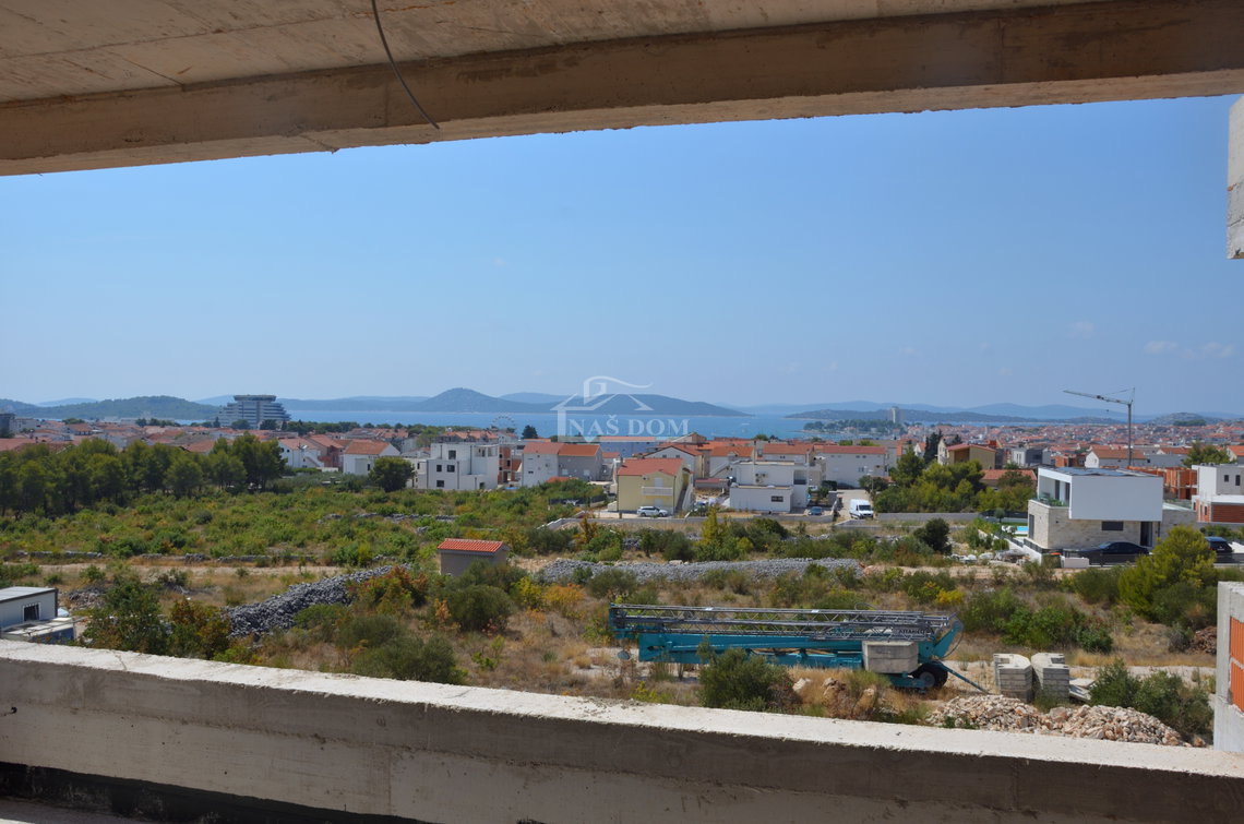 Luksuzni penthouse u Vodicama s panoramskim pogledom na more