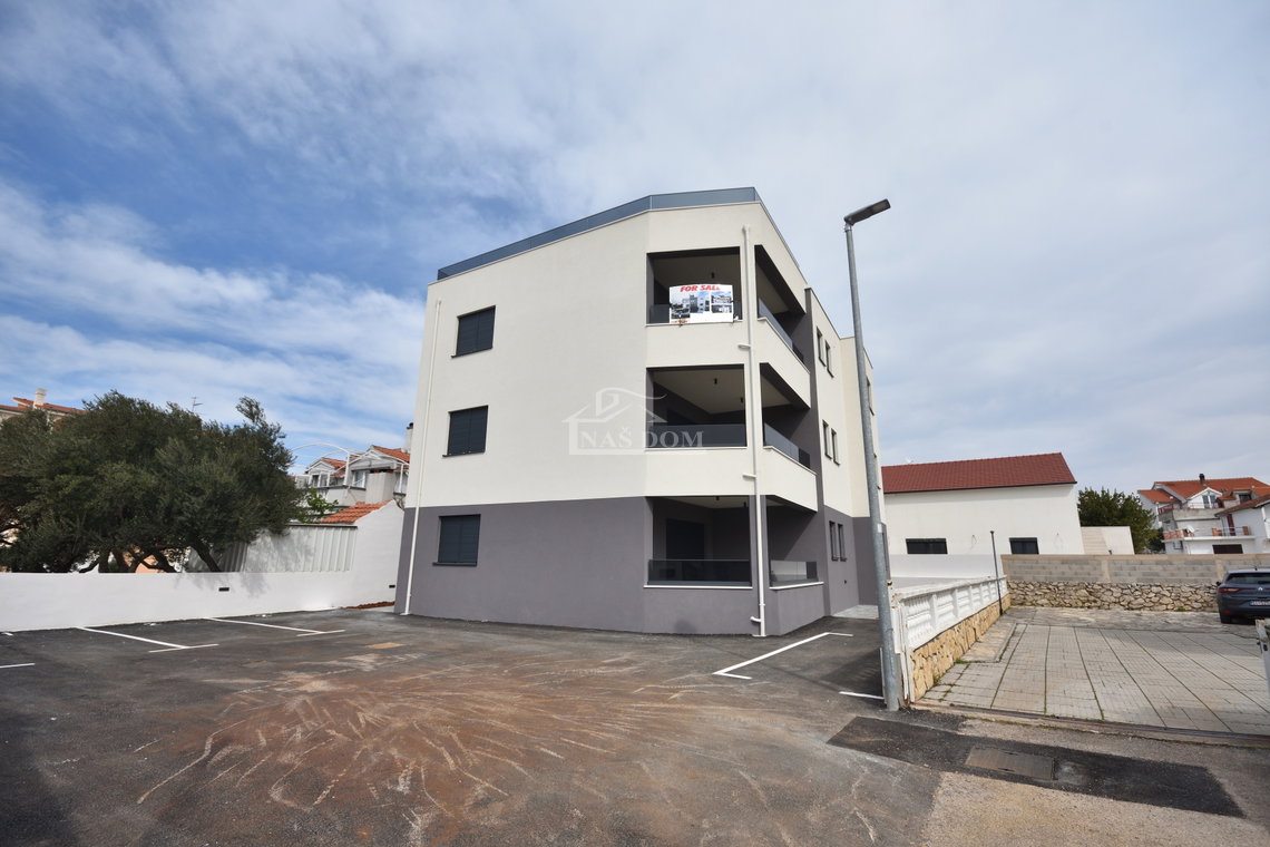 Vodice - Penthouse s krovnom terasom, 450m od plaže