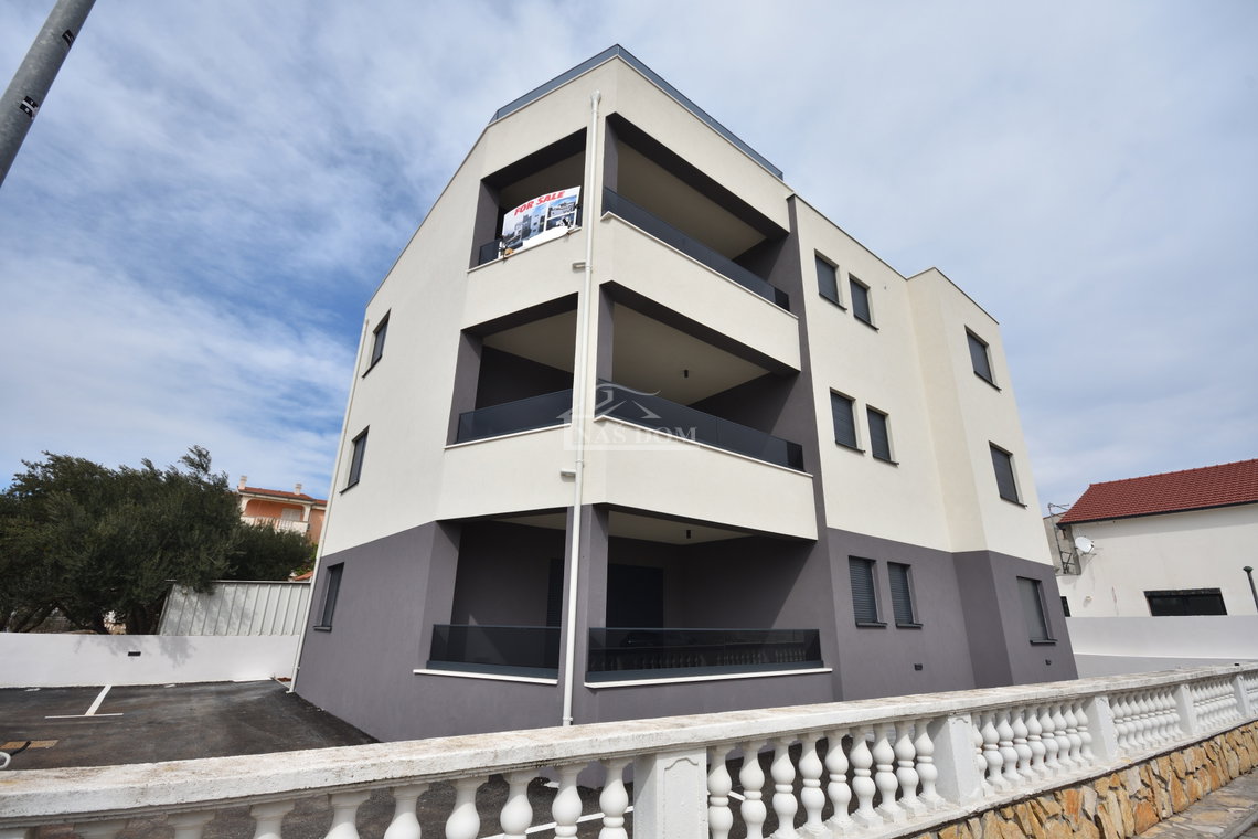 Vodice - Penthouse s krovnom terasom, 450m od plaže