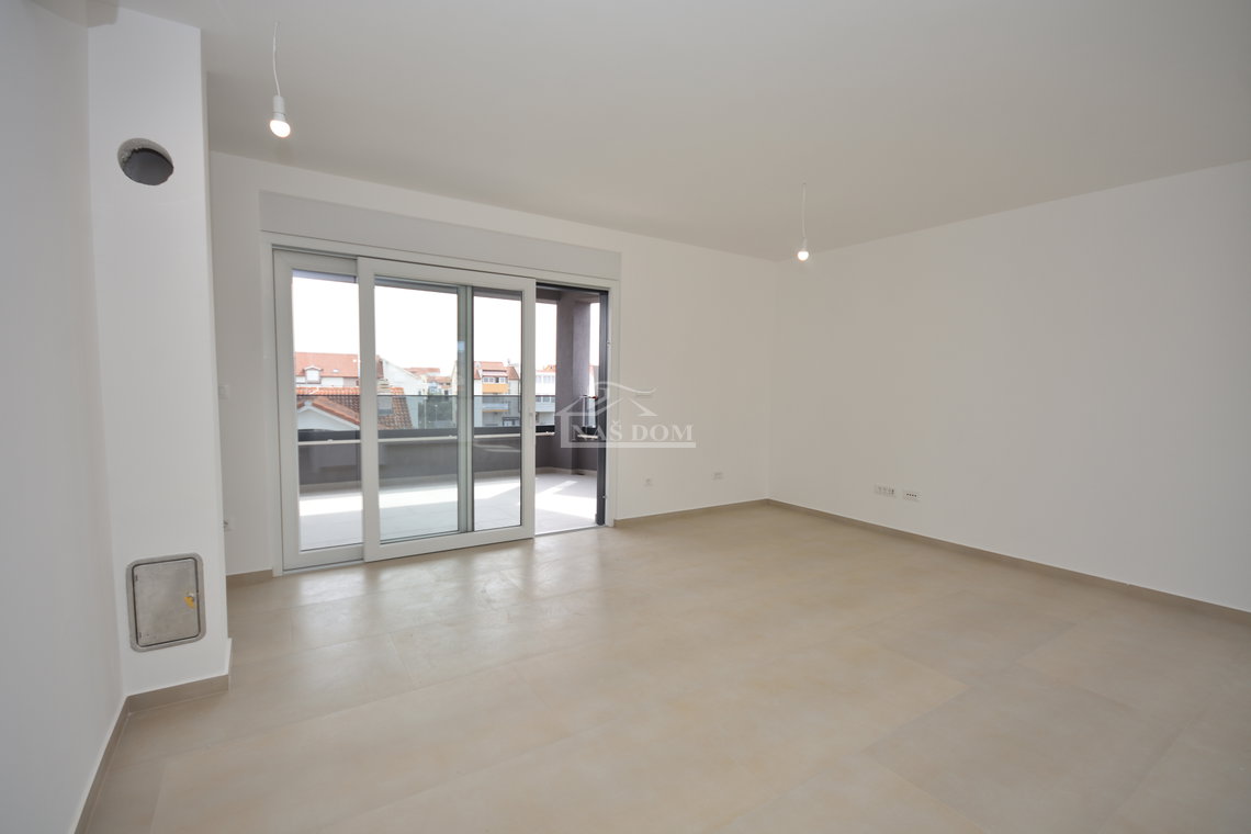 Vodice - Penthouse s krovnom terasom, 450m od plaže